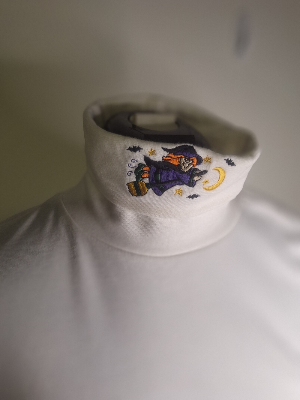 Croft & Borrow Halloween White Cotton Top - Classic Turtleneck Size Large - Picture 2 of 5